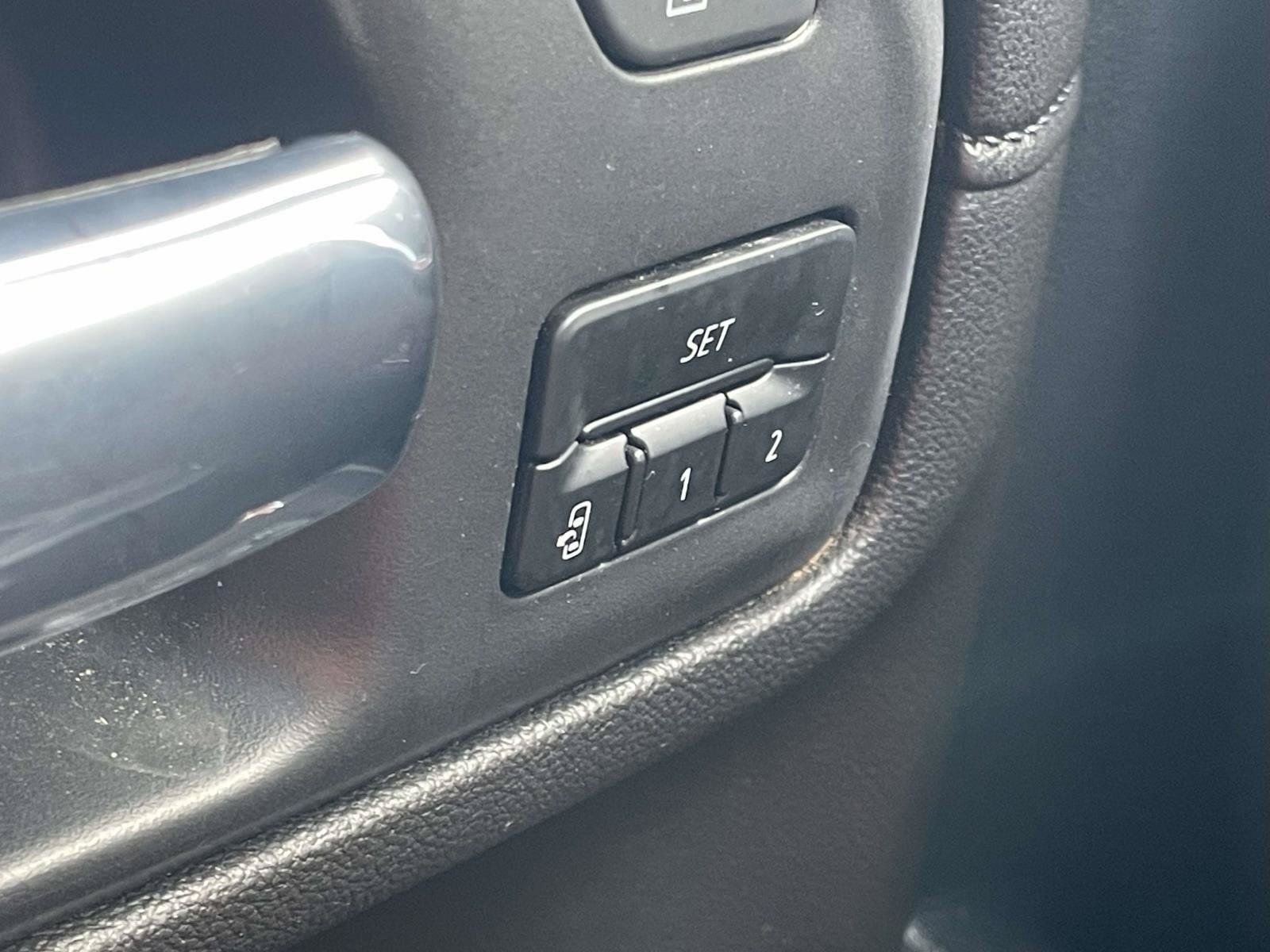 Used 2023 Chevrolet Silverado 2500 High Country w/ Technology Package AWD/4WD image 29