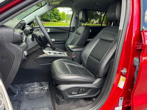 Used 2021 Ford Explorer XLT w/ Equipment Group 202A AWD/4WD image 10