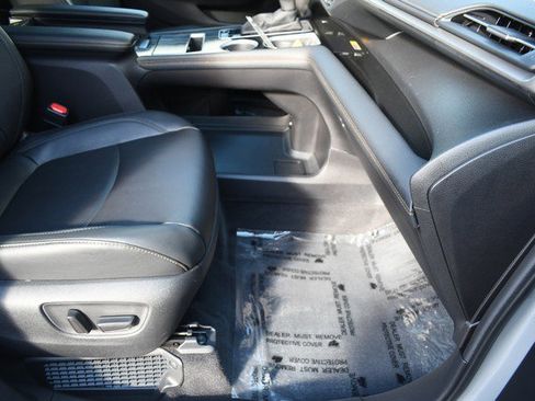 Used 2025 Toyota Sienna XLE Woodland Edition image 26