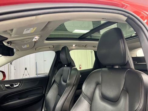 Used 2019 Volvo XC60 T5 Momentum w/ Premium Package AWD/4WD image 14