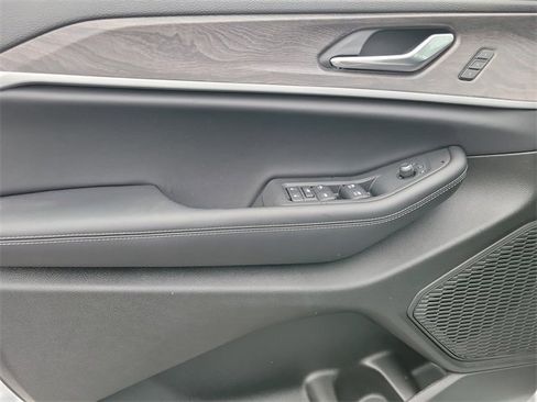 New 2025 Jeep Grand Cherokee L Limited w/ Trailer Tow Package image 9