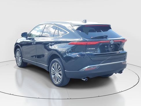 Used 2021 Toyota Venza XLE w/ Softex Package image 5