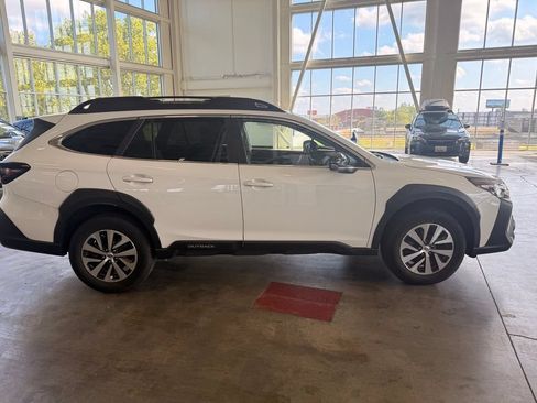 Used 2024 Subaru Outback Premium AWD/4WD image 2