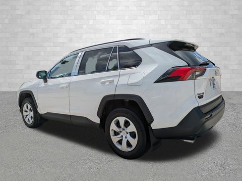 Used 2020 Toyota RAV4 LE FWD image 4