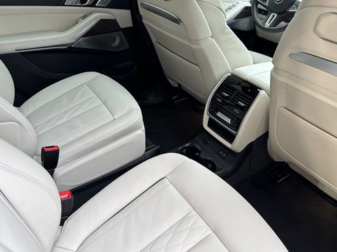 Used 2025 BMW X7 M60i image 33