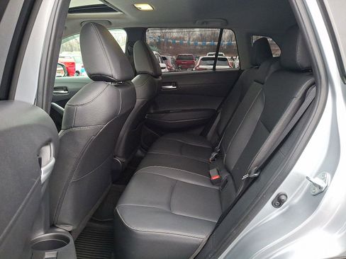 Used 2022 Toyota Corolla Cross XLE w/ Convenience Package image 10