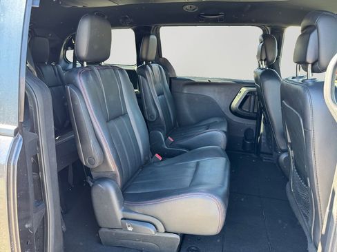 Used 2018 Dodge Grand Caravan GT image 13