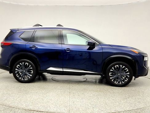 Used 2025 Nissan Rogue Platinum w/ Platinum Premium Package image 4