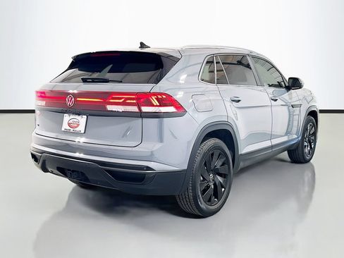 Used 2025 Volkswagen Atlas Cross Sport SE FWD image 4