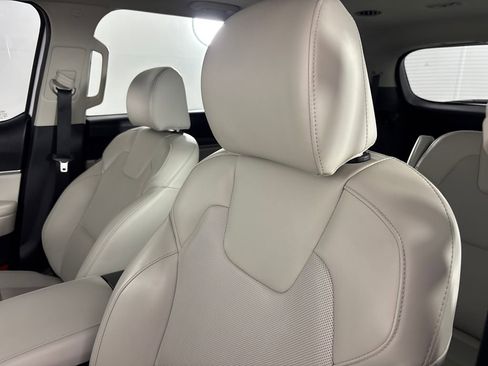 Used 2022 Kia Telluride S image 11