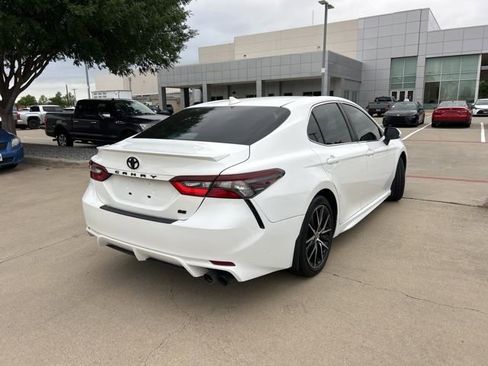 Used 2024 Toyota Camry SE FWD image 3