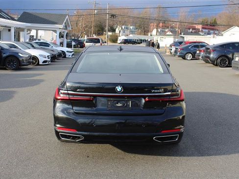 Used 2020 BMW 750i xDrive w/ Cold Weather Package image 7