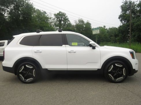 Used 2023 Kia Telluride EX w/ EX Captain's Chair Package AWD/4WD image 4