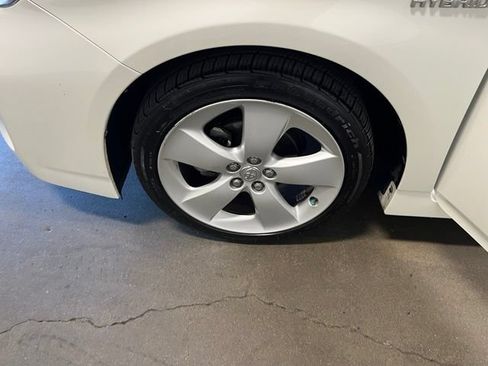 Used 2015 Toyota Prius Five w/ Advanced Technology Package FWD image 30