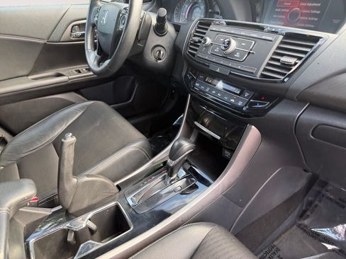 Used 2017 Honda Accord Sport image 26