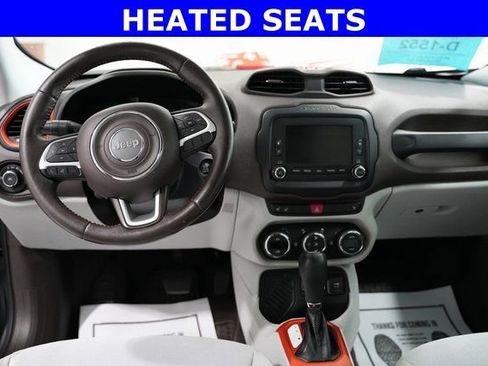 Used 2016 Jeep Renegade Latitude image 2