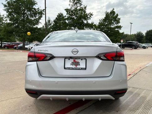Used 2025 Nissan Versa SV FWD image 7