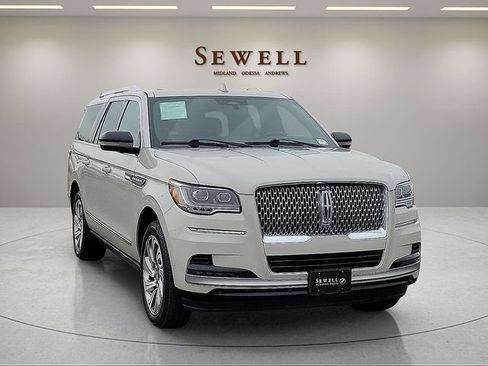 Used 2024 Lincoln Navigator L Reserve AWD/4WD image 7