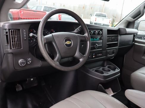 Used 2018 Chevrolet Express 2500 Extended image 7