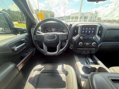 Used 2021 GMC Sierra 2500 Denali w/ Denali Black Diamond Edition AWD/4WD image 6