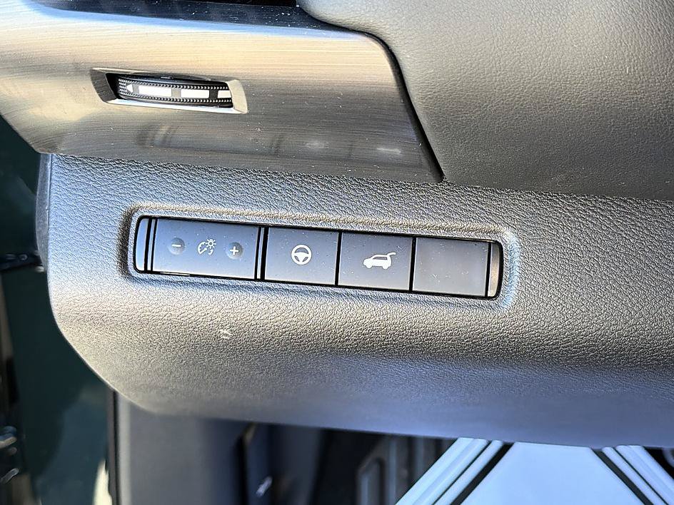 Used 2024 Nissan Pathfinder SL AWD/4WD image 26