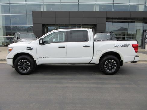 Used 2017 Nissan Titan PRO-4X AWD/4WD image 4