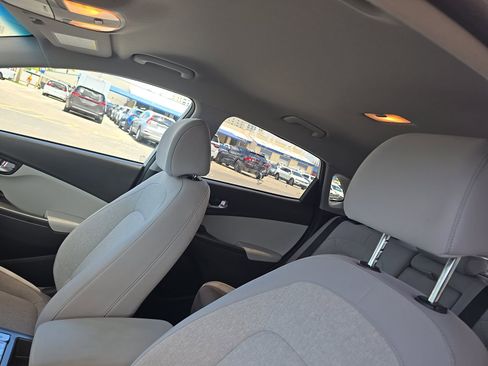 Used 2023 Hyundai Kona SE FWD image 15