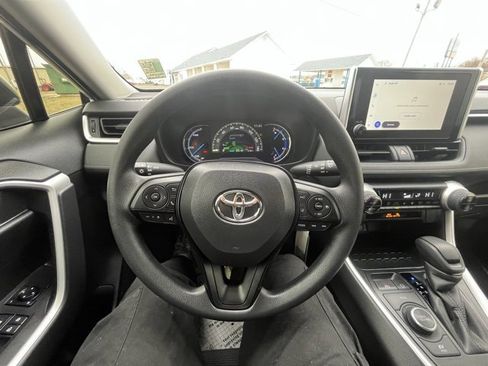 Used 2025 Toyota RAV4 LE image 12