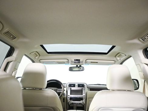 Used 2017 Lexus GX 460 image 16