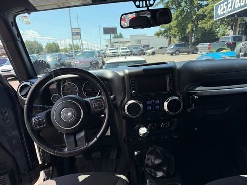 Used 2017 Jeep Wrangler Unlimited Rubicon w/ Max Tow Package AWD/4WD image 24