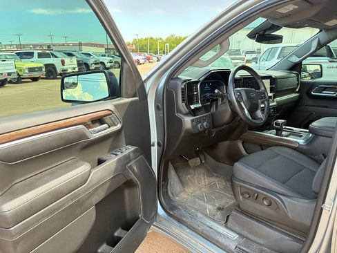 Used 2023 Chevrolet Silverado 1500 RST w/ Protection Package AWD/4WD image 9