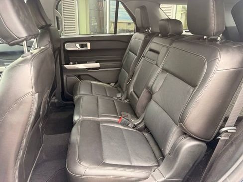 Used 2022 Ford Explorer Limited w/ Equipment Group 301A AWD/4WD image 10