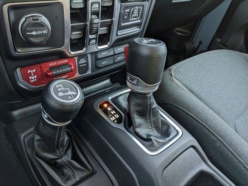 Used 2024 Jeep Wrangler Willys image 30