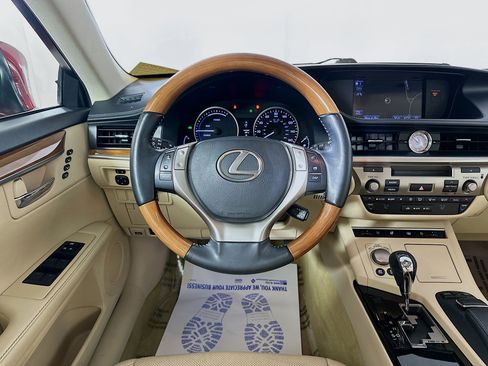 Used 2013 Lexus ES 300h w/ Luxury Pkg FWD image 22