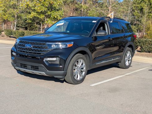 Certified 2022 Ford Explorer XLT w/ Equipment Group 202A image 8