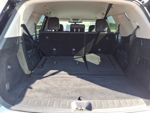 Used 2025 Nissan Pathfinder SL FWD image 16