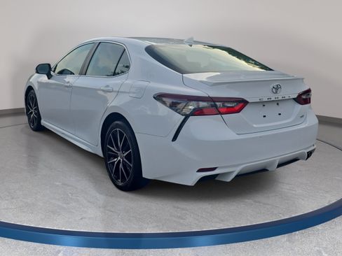 Used 2024 Toyota Camry SE w/ Convenience Package FWD image 7