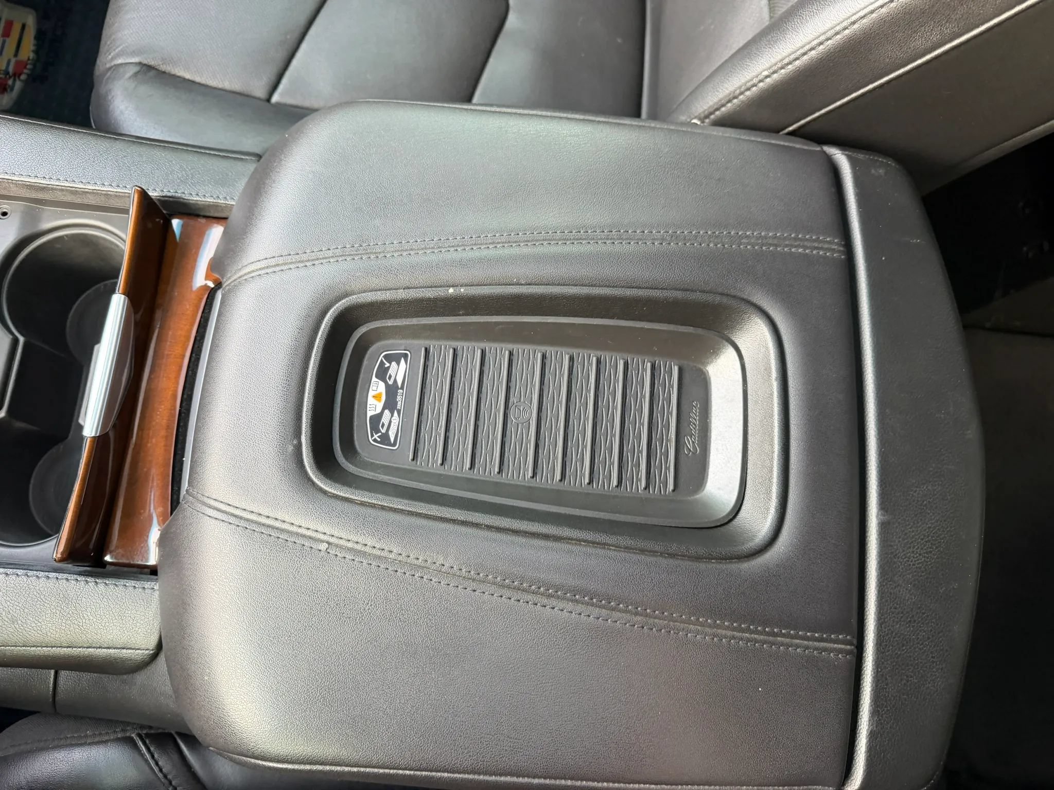 Used 2019 Cadillac Escalade Luxury AWD/4WD image 31