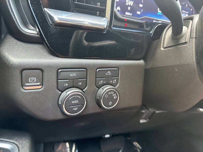 Used 2024 Chevrolet Silverado 1500 LT AWD/4WD image 11
