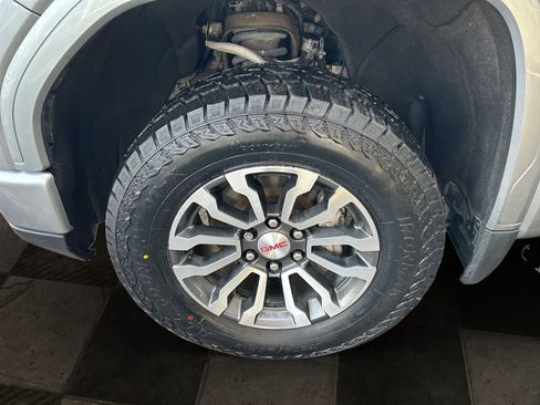 Used 2023 GMC Sierra 1500 AT4 w/ AT4 Premium Package image 9