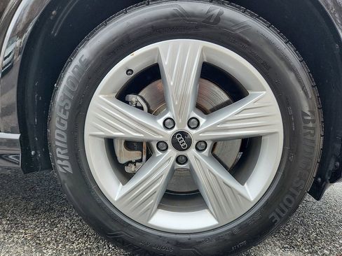 Used 2024 Audi Q4 e-tron Premium Plus image 8