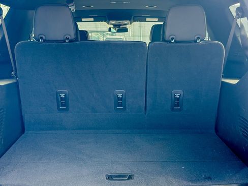 Used 2025 GMC Yukon XL Elevation image 29