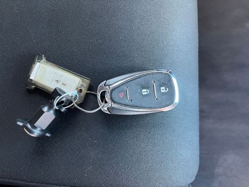 Used 2023 Chevrolet Traverse LT image 24