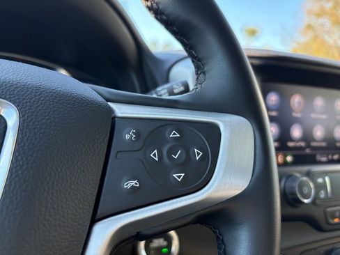 Used 2023 GMC Terrain SLT image 17