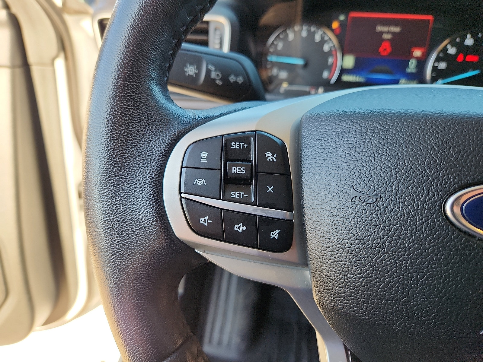 Used 2023 Ford Explorer Limited w/ Equipment Group 301A RWD image 15