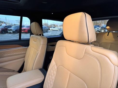 Used 2023 Jeep Grand Cherokee L Summit image 7