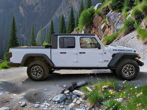 Used 2024 Jeep Gladiator Rubicon w/ Technology Group AWD/4WD image 7