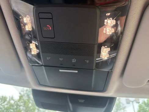 Used 2025 Mitsubishi Outlander AWD image 29