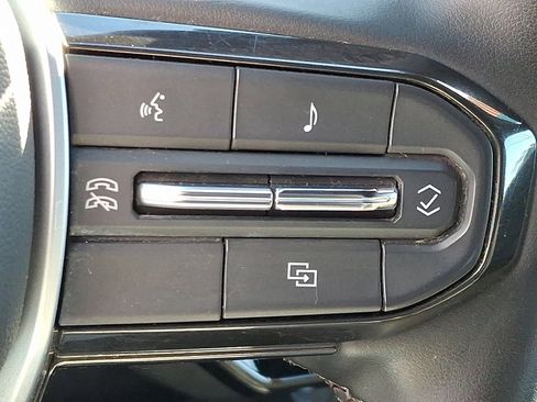 Used 2023 Chevrolet Colorado LT image 22