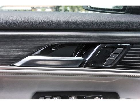 Used 2023 Jeep Wagoneer L Series III w/ Premium Group I AWD/4WD image 24